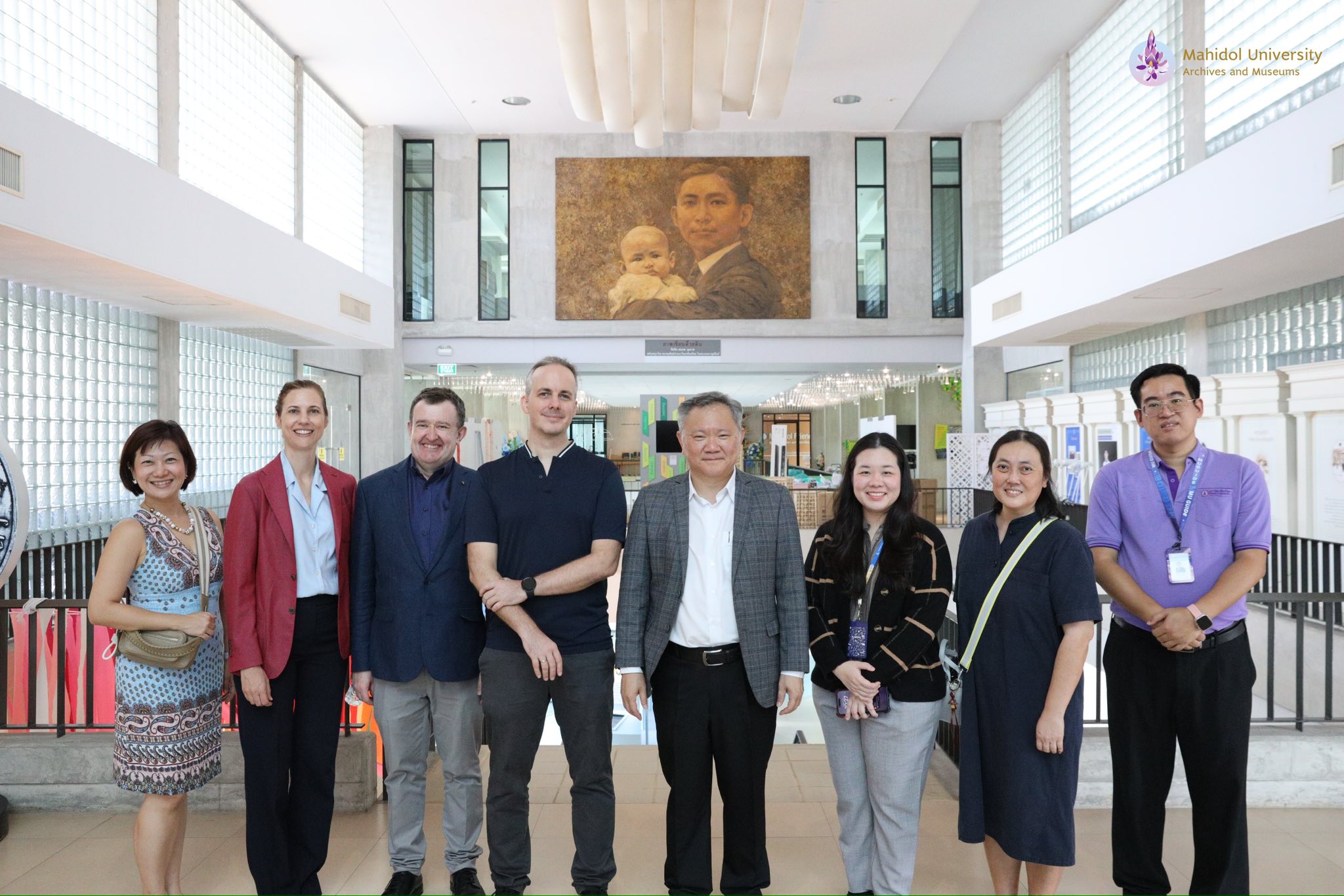 ฝ่ายจดหมายเหตุและพิพิธภัณฑ์ ให้การต้อนรับรองศาสตราจารย์ เภสัชกร สุรกิจ นาฑีสุวรรณ คณบดีคณะเภสัชศา...