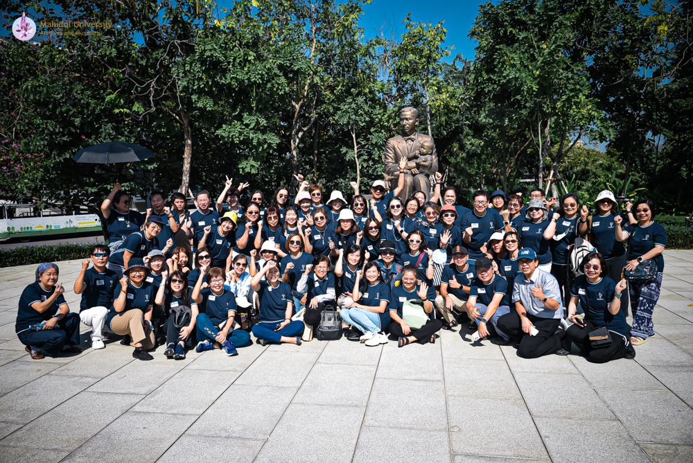 นักศึกษา MU Guide ให้การต้อนรับ  ในกิจกรรม SALAYA#1 Reunion: Forever Friends